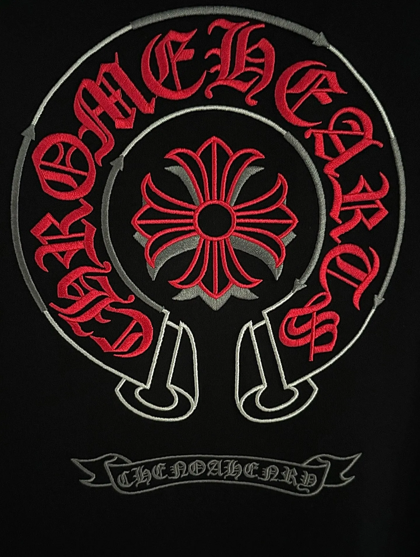 P150 [High Quality] Chrome Hearts New embroidered horseshoe logo brand logo on the front and rear panels are designed with heavy craftsmanship of 100,000 needle embroidery. High-end customized 32-count 280g fabric. Soft to the touch. Comfortable to wear. Exquisite stitching. Fine workmanship. The upper body effect is incomparably handsome! Same style for men and women, color: white, black size: S to xL
